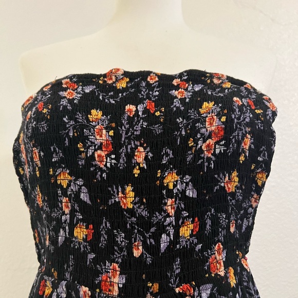 Smocked floral jumpsuit - Picture 2 of 5